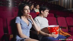 Harrastin seksiä värillisen espanjalaisen tytön kanssa elokuvateatterissa Thumb